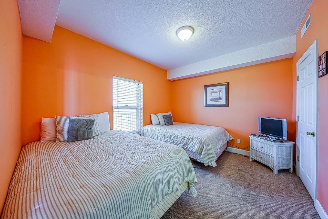 Hotel Emerald Isle 1102 *